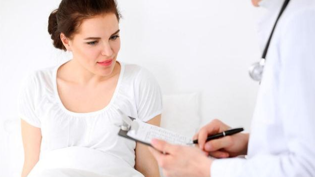 如何做乳房自檢呢？這兩點告訴你